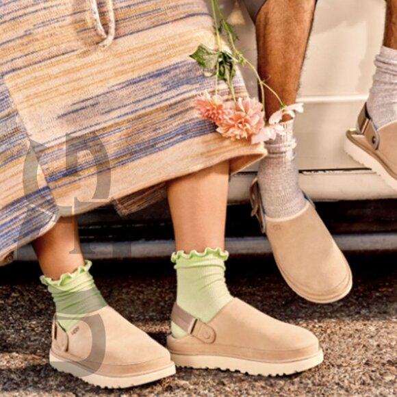 UGG Goldenstar Clog - Picture 5 of 16